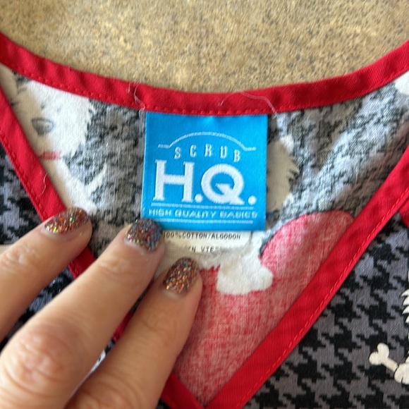 Women’s scrub HQ. Scrub top size large - Picture 4 of 6